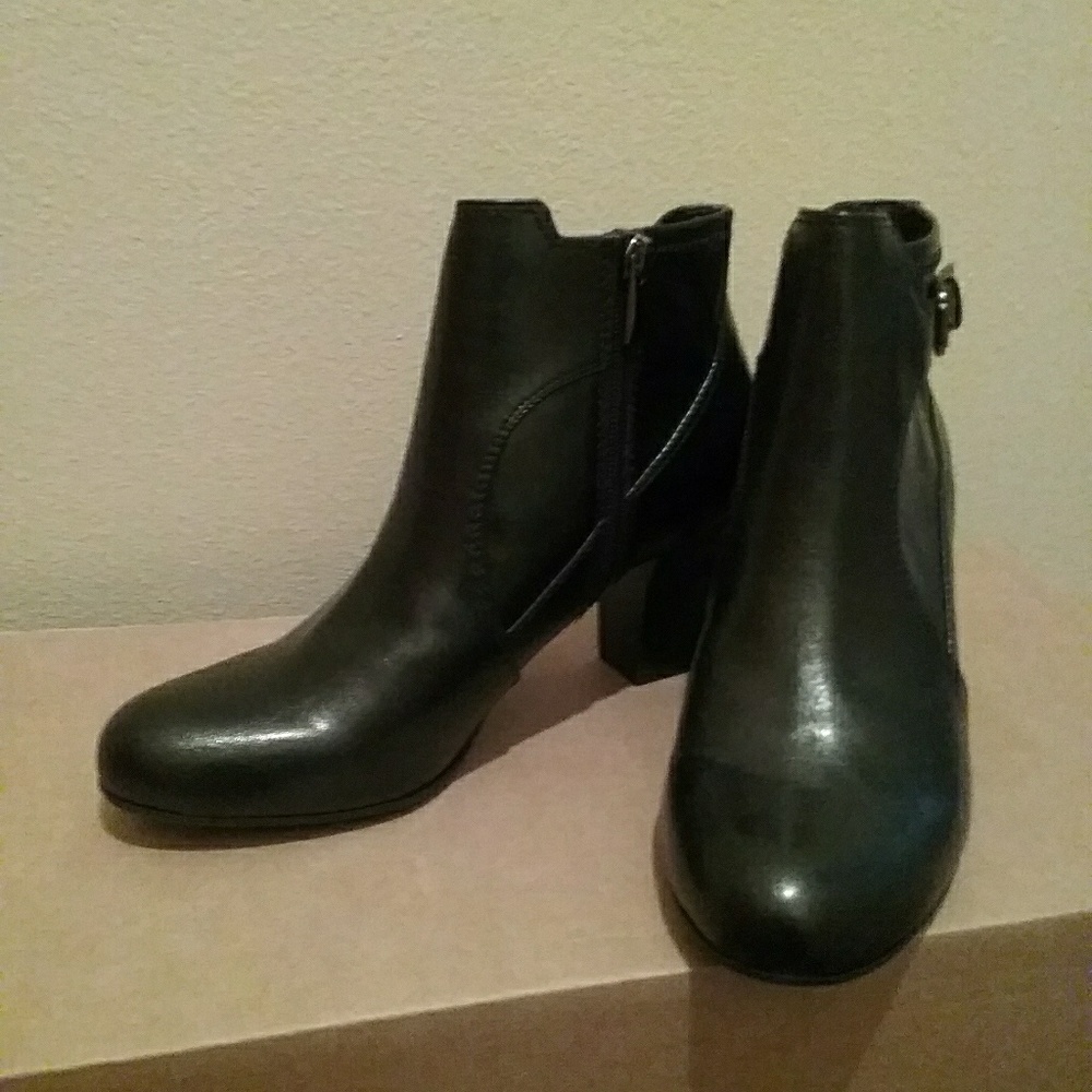 Franco Sarto ankle boots(New but no tag)